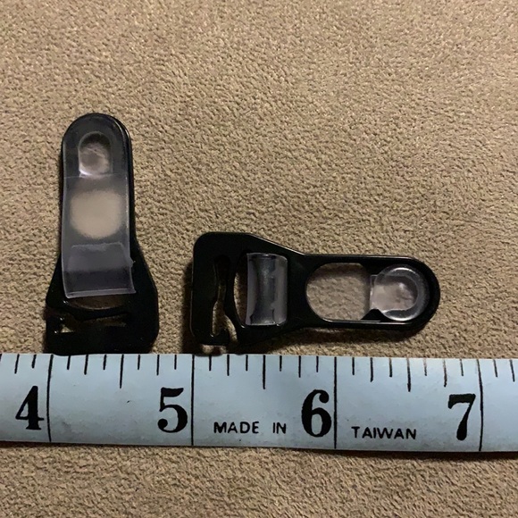 Slip on Garter Clips Black (One Set Of 4) - Picture 4 of 4